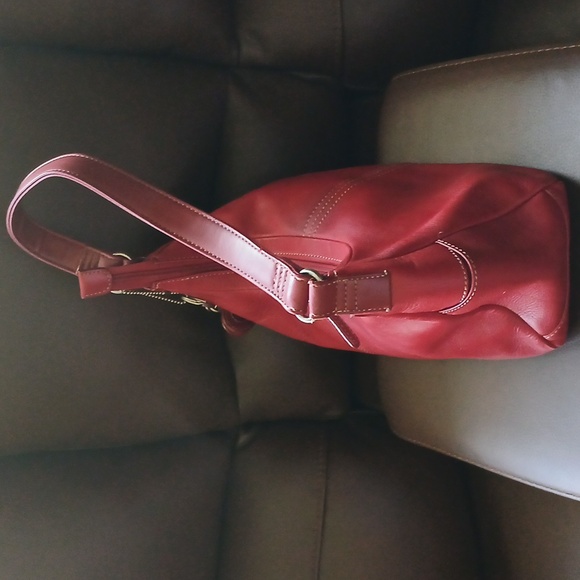 Apostrophe Vibrant Red Shoulder Bag - Picture 4 of 9